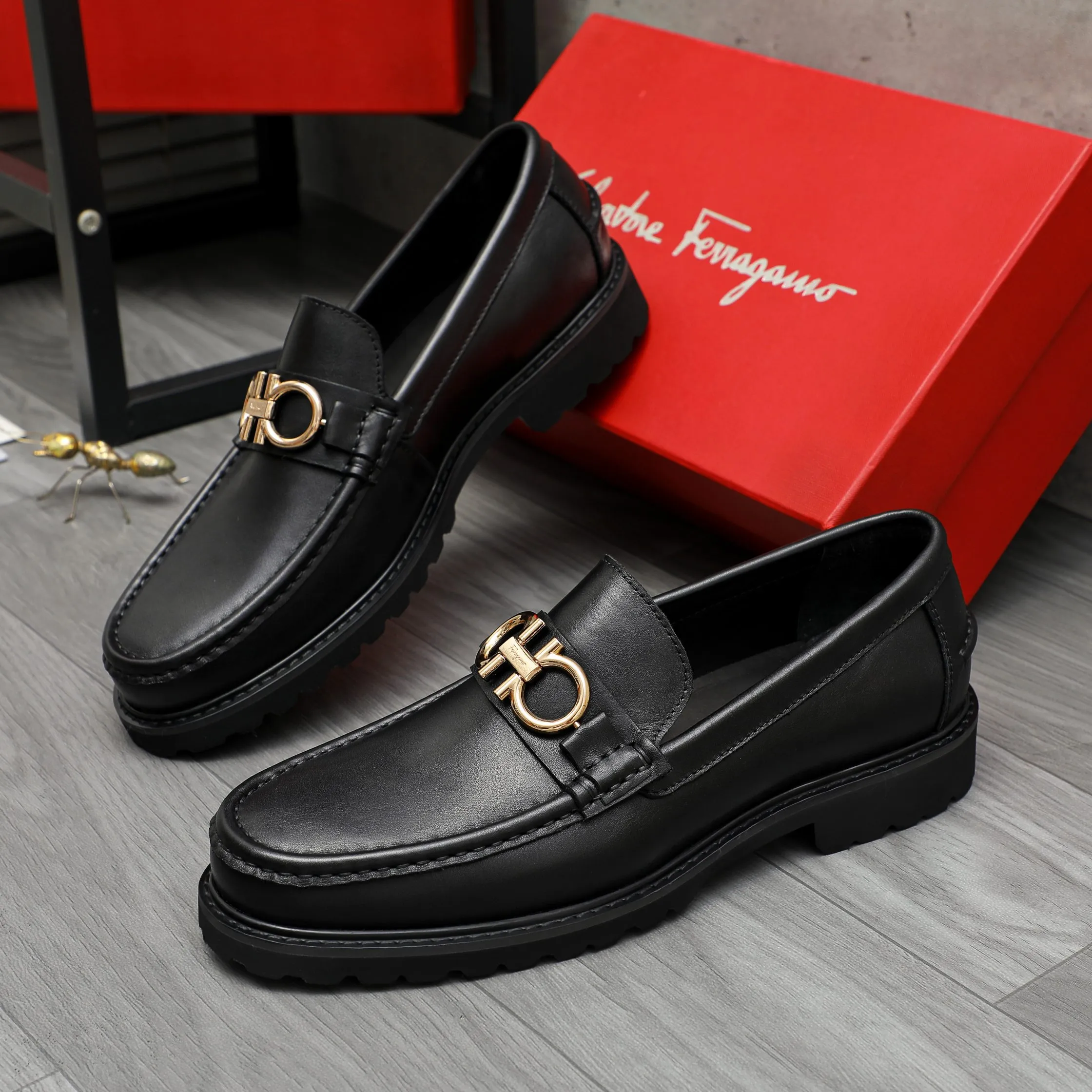 Men's shoes 💰442 Product trademark: Ferragamo "Ferragamo" business formal leather shoes Regular size: 38-46 (45.46 custom-made and non-refundable) Product materials: Selected high-quality cowhide upper, cowhide lining, non-slip rubber outsole
